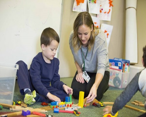 La armonia del estudio y el juego en un niños con los psicologos bilbao.